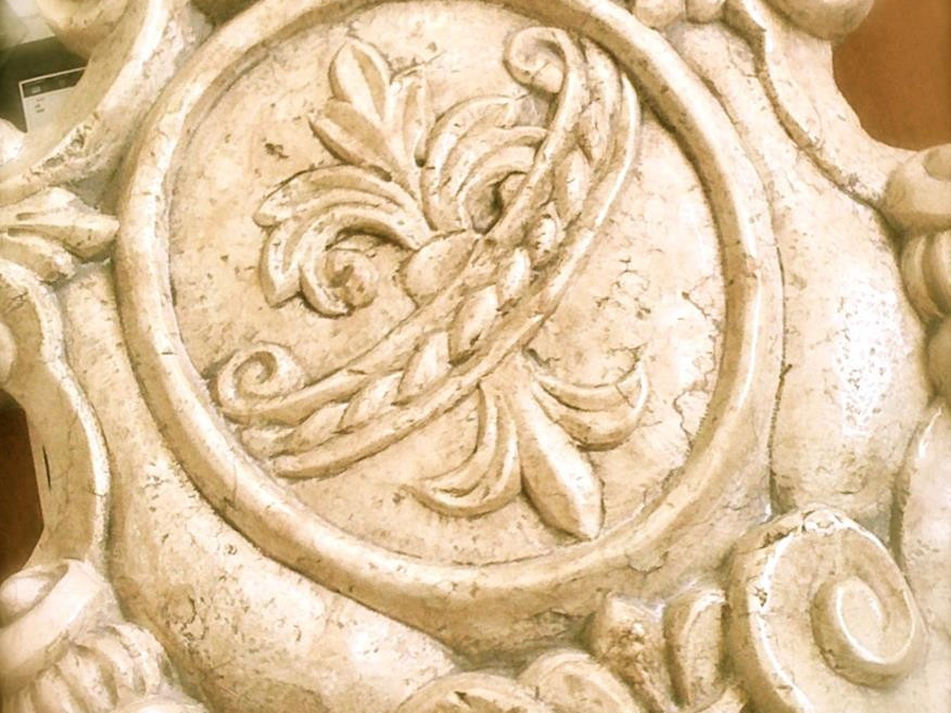 PICCOLO STEMMA MARMO BIANCO